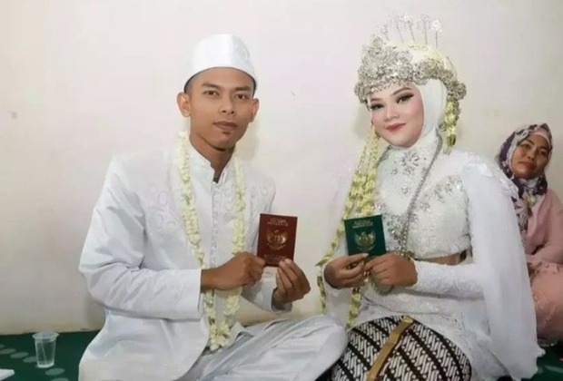 Lễ cưới của anh Fahmi Husaeni và cô Anggi Anggraeni trước khi vụ biến mất bí ẩn xảy ra - Ảnh: Sohu