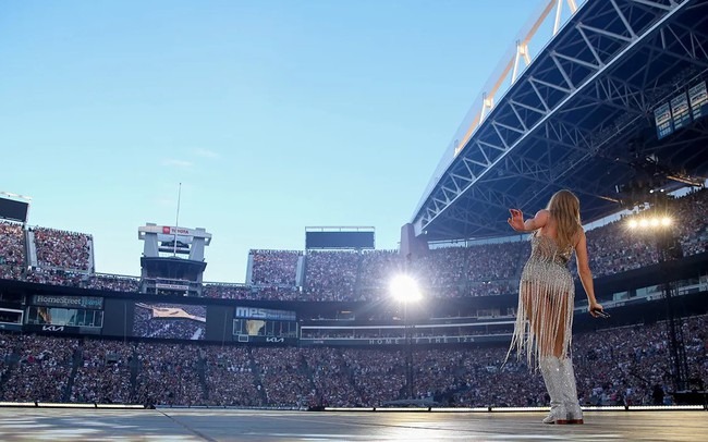 Hàng trăm nghìn khán giả cùng nhau 'quẩy' với những ca khúc của Taylor Swift khiến sân vận động xảy ra một cơn địa chấn 2.3 độ richter - Ảnh: Getty Images