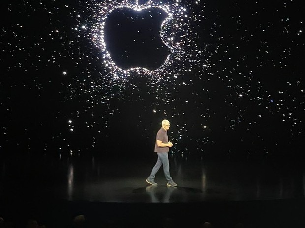CEO Apple Tim Cook trong buổi ghi hình trước sự kiện ra mắt iPhone 14 series - Ảnh: Joanna Stern