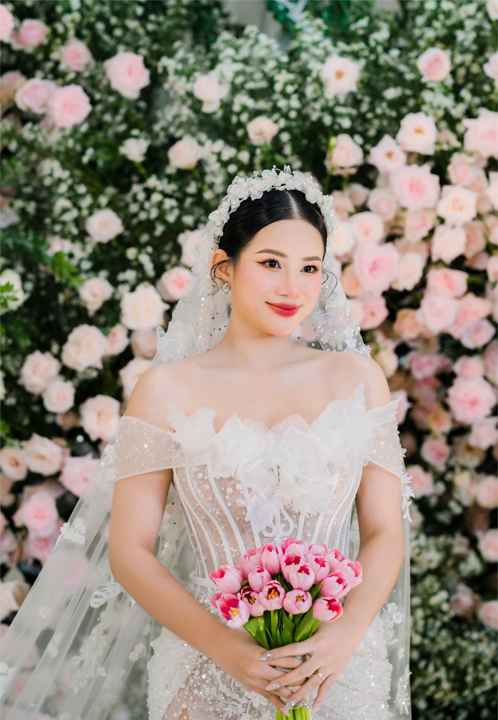 Đầu tháng 7 vừa qua, cô dâu Thiên Kim - nhân viên kiêm bảo mẫu của Đoàn Di Băng đã tổ chức đám cưới của mình tại một nhà hàng sang trọng tại Bình Dương.