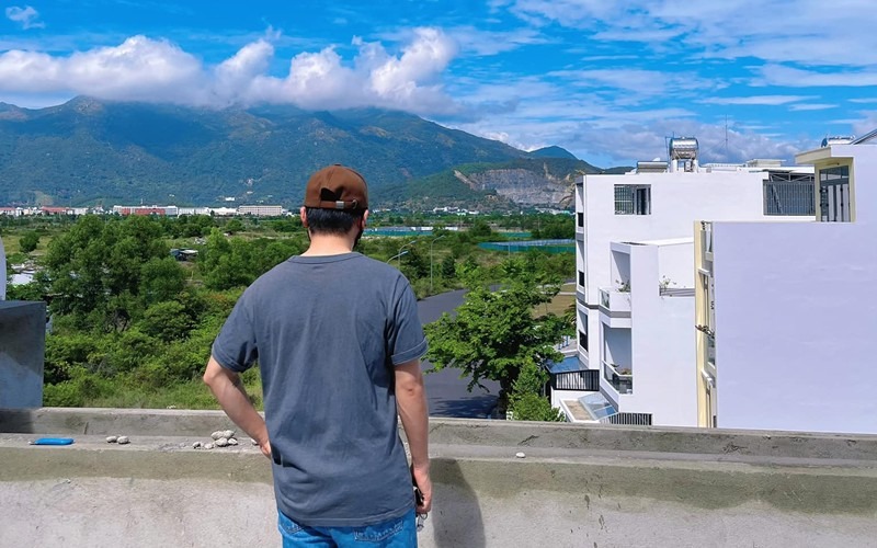 Vợ chồng Phan Mạnh Quỳnh cũng từng có dịp khoe chiếc view siêu xịn từ ngôi nhà mới