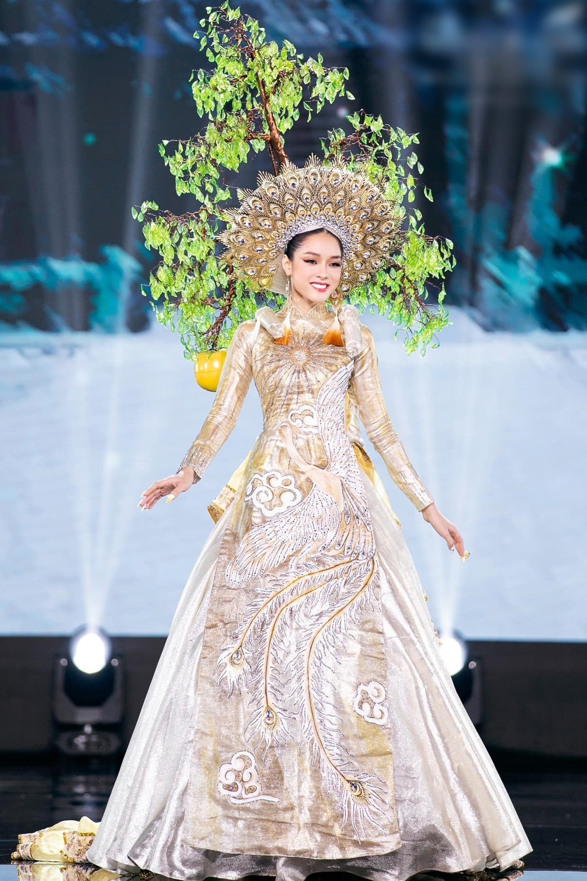 Á hậu 3 Miss Grand Vietnam 2023 trong trang phục 'Thị Tấm' tại đêm thi National Costume