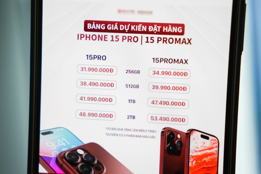 Giá đặt trước bộ đôi iPhone 15 Pro được một cửa hàng chào giá công khai lên đến 50 triệu đồng - Ảnh: Thế Anh