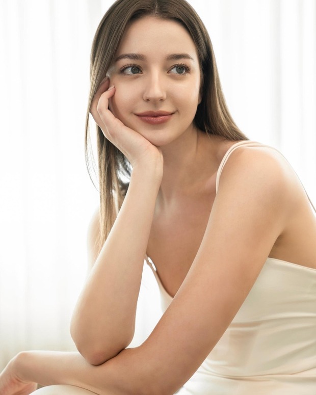 Angelina Sergeyevna Danilova hiện đang là một ca sĩ, kiêm diễn viên và người mẫu, hoạt động tại Hàn Quốc