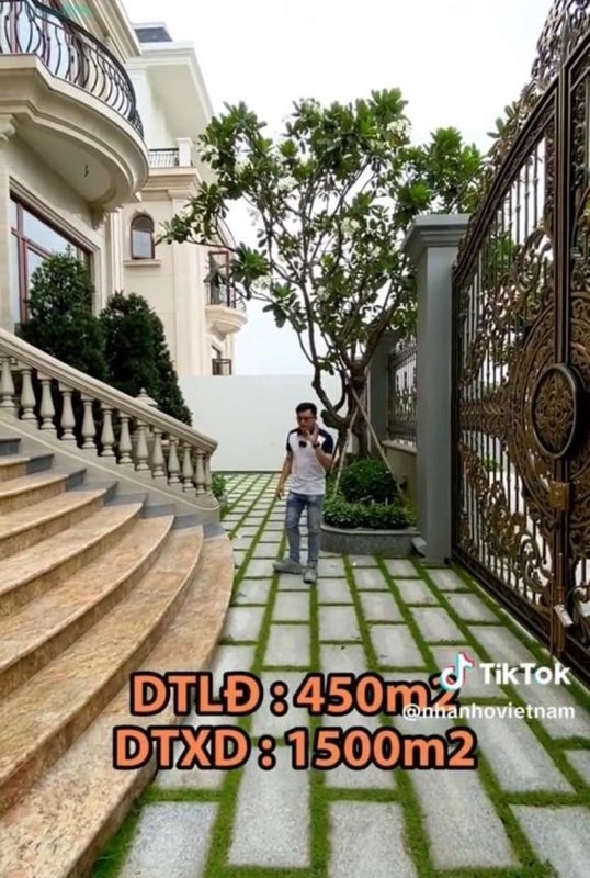 Căn biệt thự của nữ danh hài Việt Hương nhìn từ xa vô cùng hoành tráng, có 3 tầng với tổng diện tích sử dụng lên đến 1.500m2 - Ảnh: @nhanhovietnam