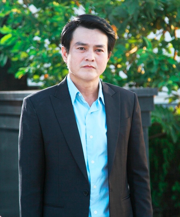 Anh quen mặt với những vai diễn đình đám trong các bộ phim truyền hình, được mệnh danh là 'mỹ nam' của showbiz Việt