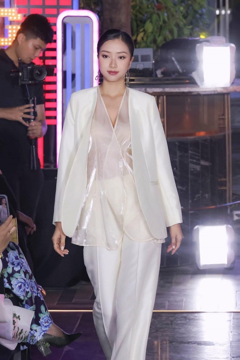 Mỹ nhân Nam Định từng hụt vương miện Hoa hậu vì bị tố gian lận, nay thành MC VTV đẹp như 'thần tiên tỉ tỉ' - ảnh 3