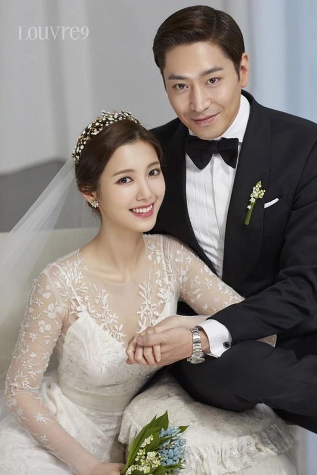 Nam tài tử Eric bên cạnh vợ mình - nữ diễn viên Na Hye Mi nổi tiếng trong phim Gia Đình Là Số 1 bản Hàn
