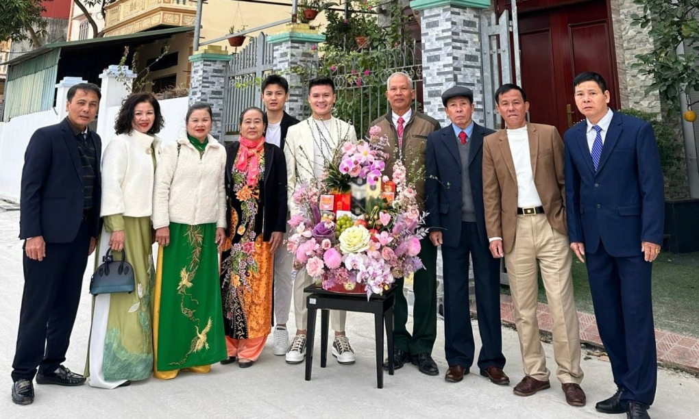 Quang Hải và gia đình rạng rỡ trong ngày dạm ngõ