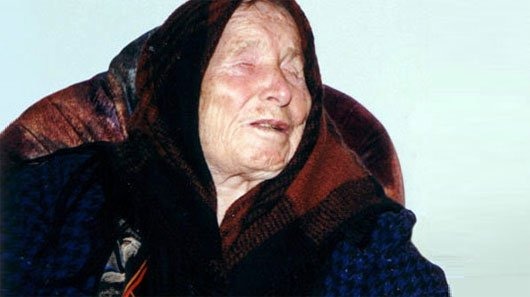 Baba Vanga được biết đến là một nhà tiên tri sinh năm 1911. Bà nổi tiếng lừng lẫy thế giới vì những dự đoán chính xác lên đến 85%. Trong đó, những sự kiện như thảm họa hạt nhân Chernobyl, cái chết của Công nương Diana đều được bà Vanga nhìn thấu. Dù đã qua đời vào năm 1996, song lời tiên tri của Vanga vẫn được nhiều người bàn tán xôn xao.