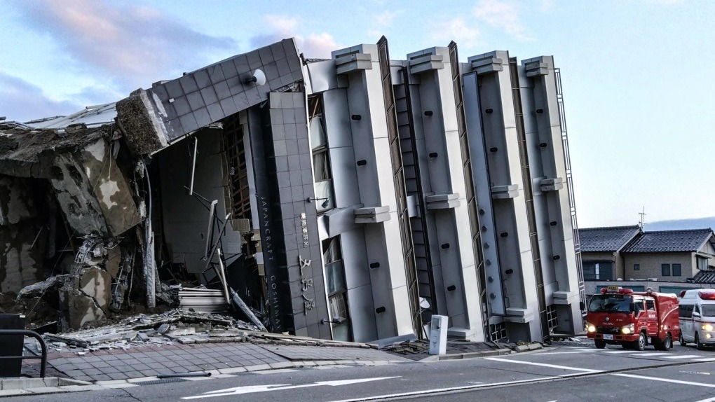 Những tòa nhà ở thành phố Wajima, tỉnh Ishikawa liên tiếp bị đổ sập