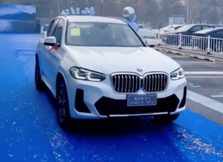 Mẫu xe BMW được công ty trao thưởng Tết cho những nhân viên kỳ cựu