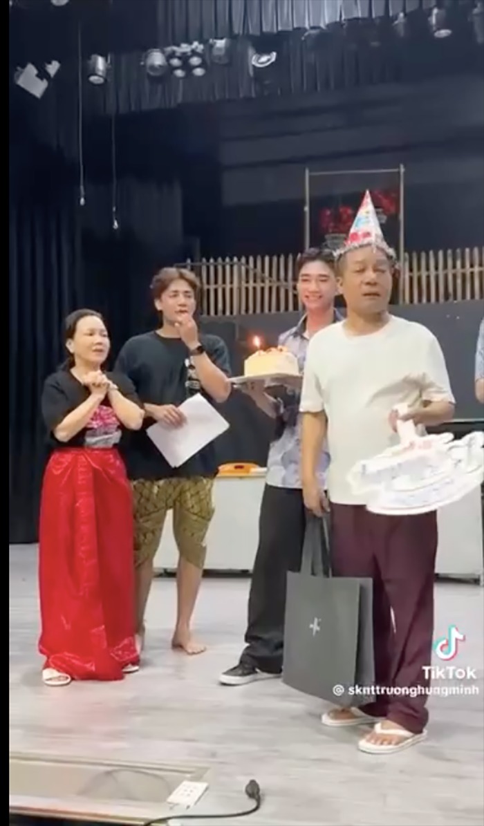 Hóa ra, đây là 'màn kịch' để mừng sinh nhật NSƯT Minh Nhí