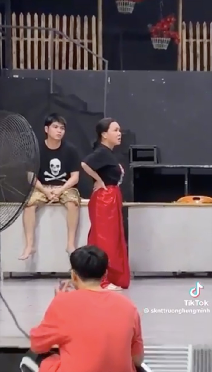 Đoạn clip Việt Hương lớn tiếng với học trò được dân mạng chia sẻ rầm rộ