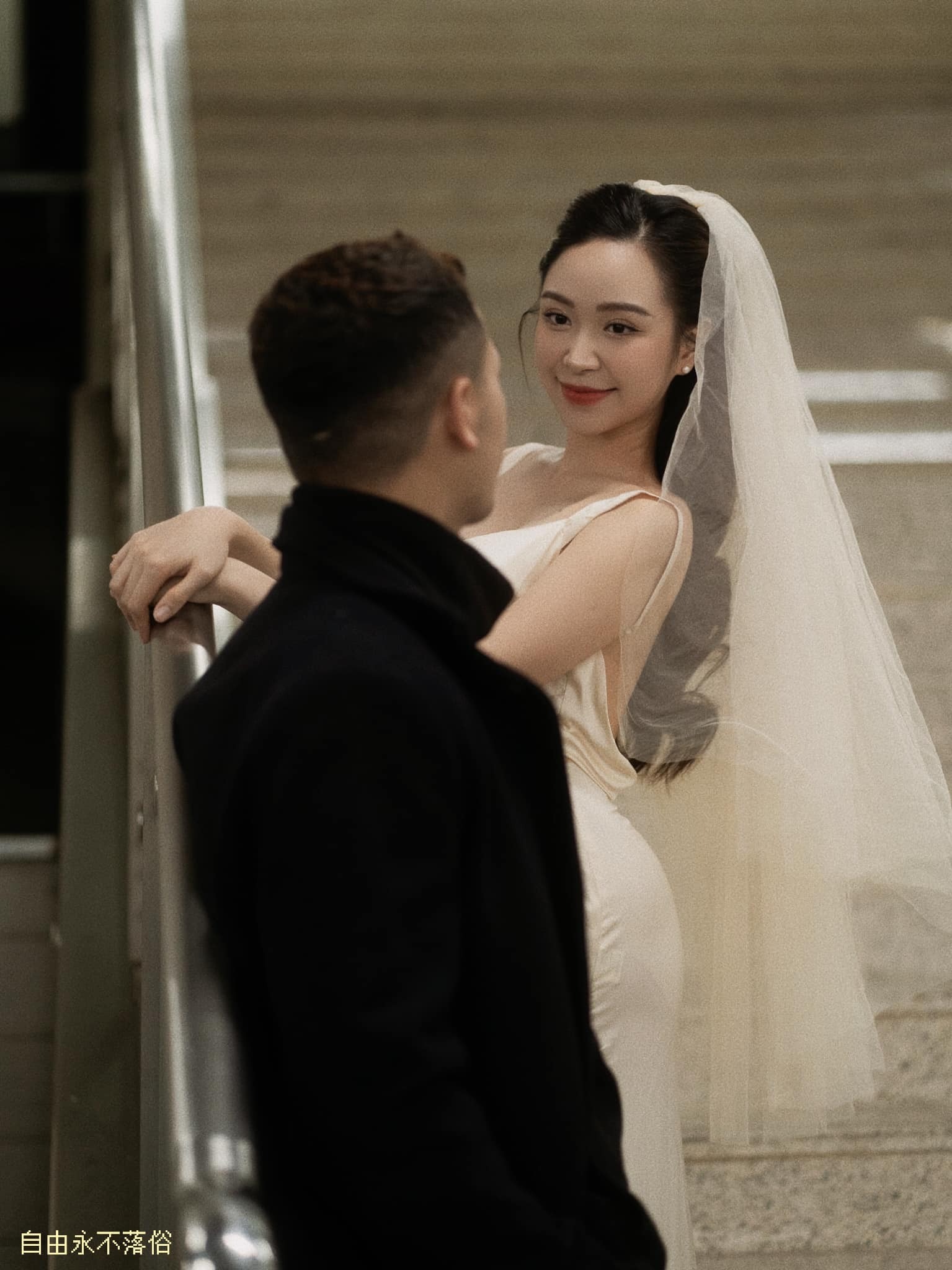 Diễn viên Kim Oanh cùng bạn trai tình tứ trong bộ ảnh cưới được đăng tải trên trang cá nhân mới đây