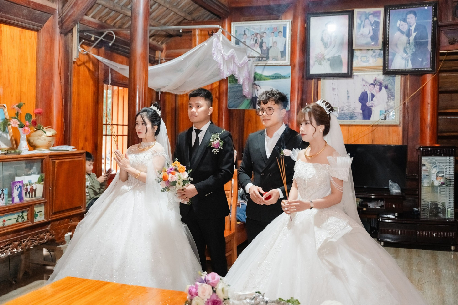 Đám cưới của hai cặp đôi đón khoảng 300 - 400 khách/mỗi ngày