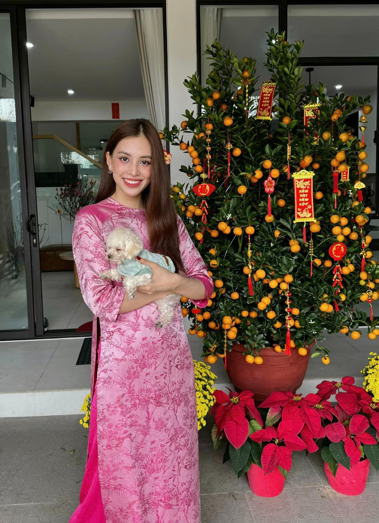 Hoa hậu Tiểu Vy khoe em trai cực phẩm ngày đầu năm, nhan sắc chuẩn “soái ca” dù chỉ mới 15 tuổi - ảnh 1