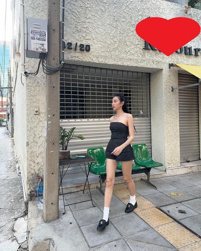 Hoa hậu Thùy Tiên khoe nhan sắc nóng bỏng trên đất Thái, diện đồ ngắn cũn khiến fan “không thể rời mắt” - ảnh 3