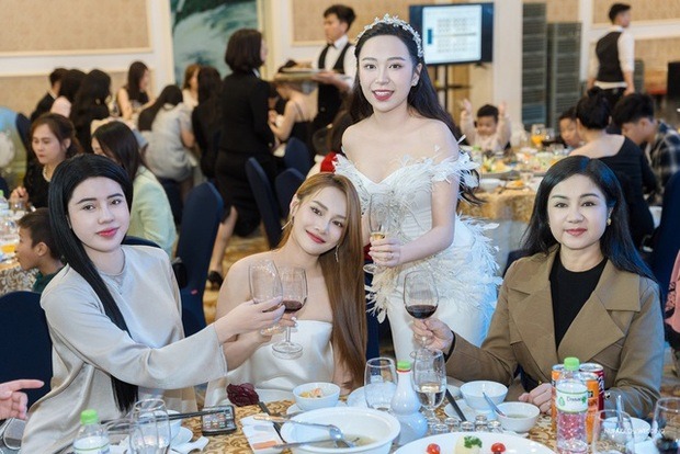 Lê Giang, Nhã Phương và dàn sao VFC đổ bộ lễ cưới diễn viên Kim Oanh, cô dâu chi hơn nửa tỷ cho váy cưới - ảnh 12