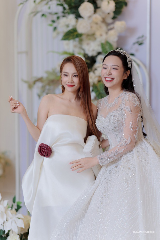 Lê Giang, Nhã Phương và dàn sao VFC đổ bộ lễ cưới diễn viên Kim Oanh, cô dâu chi hơn nửa tỷ cho váy cưới - ảnh 9
