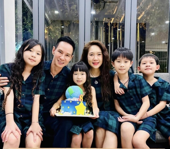 Lý Hải - Minh Hà bên cạnh 4 nhóc tỳ đáng yêu
