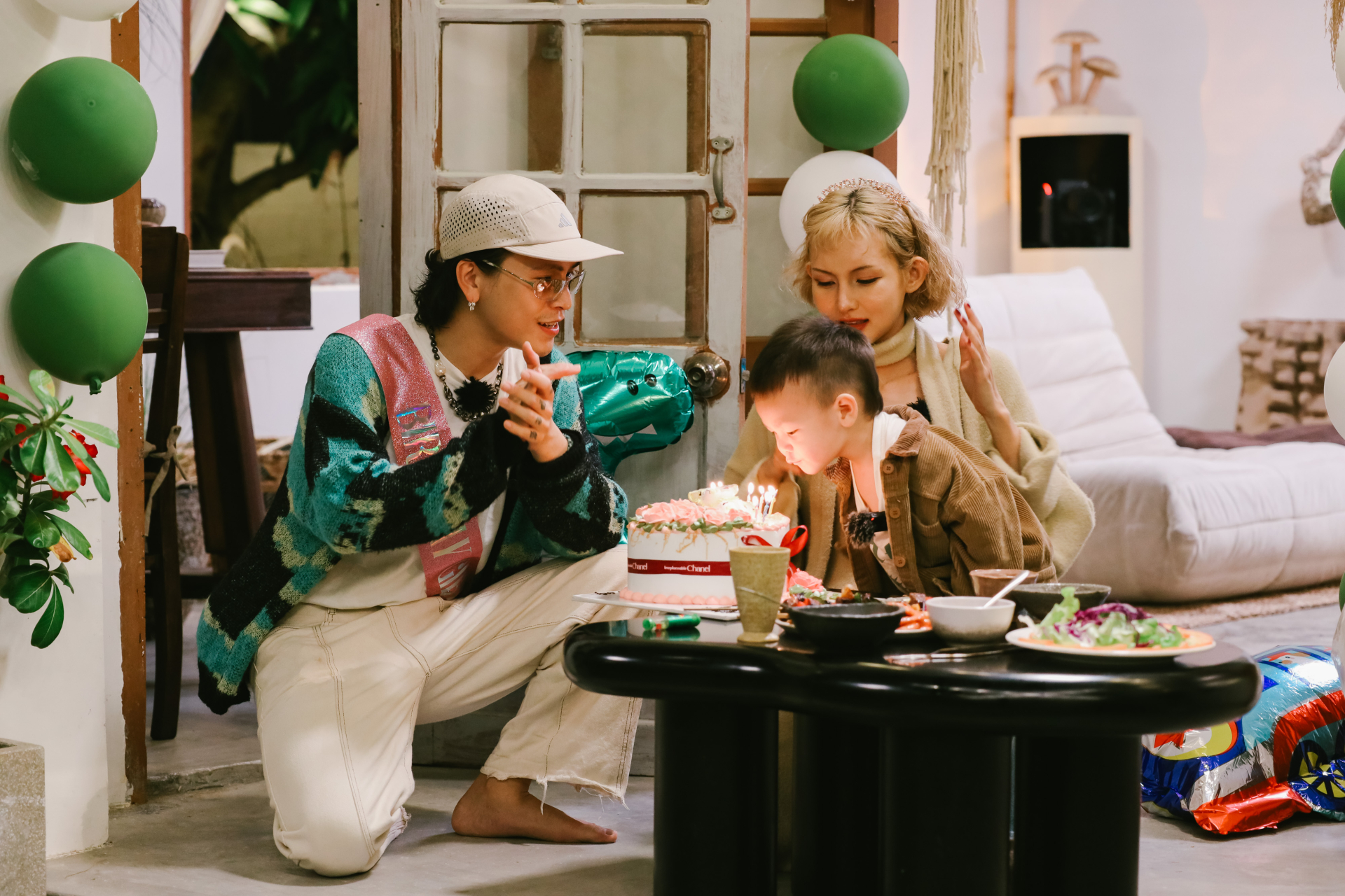 Gia đình Decao - Lâm Minh và bé Vĩnh Hy đã cùng nhau tổ chức một bữa tiệc sinh nhật ấm cúng