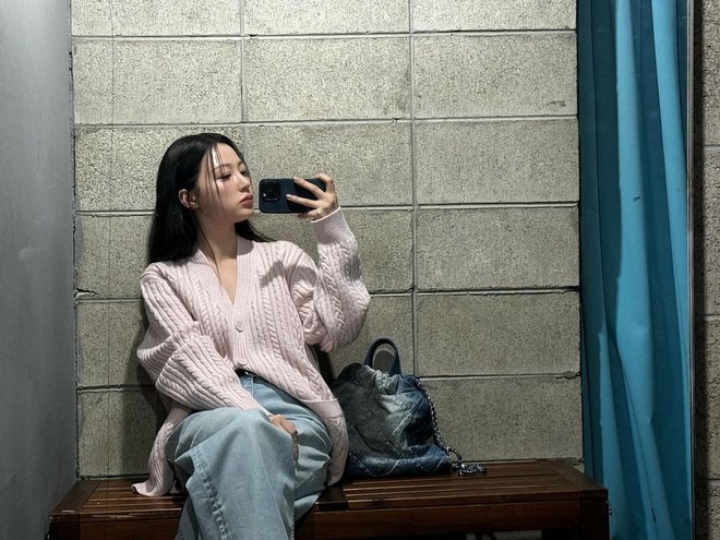 Hình ảnh chương trình làm mờ trùng khớp với hình ảnh Song Ha Yoon đăng tải