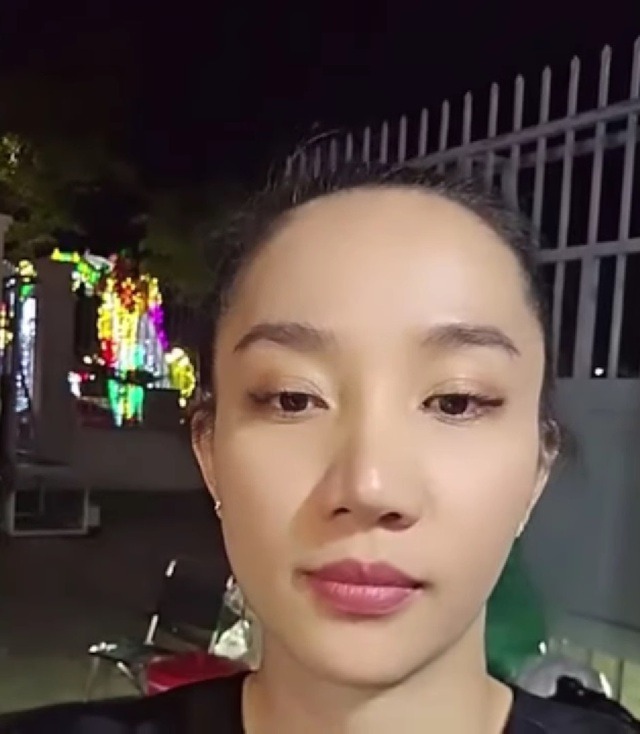 Vợ Lê Dương Bảo Lâm bức xúc khi livestream liên tục xuất hiện những bình luận kém duyên