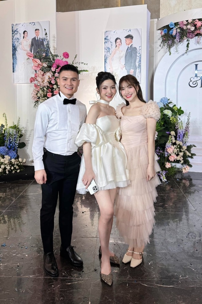 Hòa Minzy rạng rỡ trong ngày trọng đại của chú rể Quang Hải và cô dâu Chu Thanh Huyền