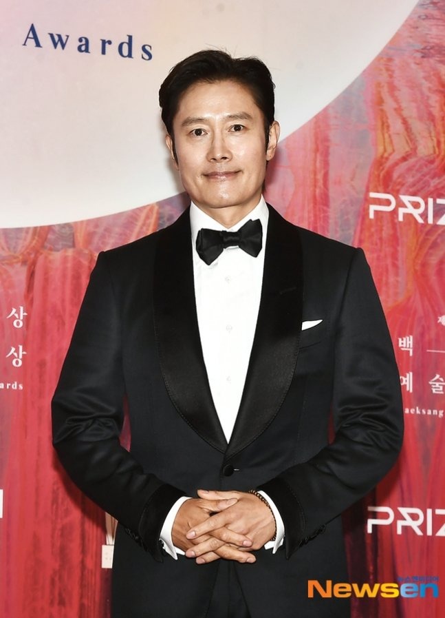 Tài tử Lee Byung Hun - tình cũ của Song Hye Kyo cũng góp mặt trên thảm đỏ