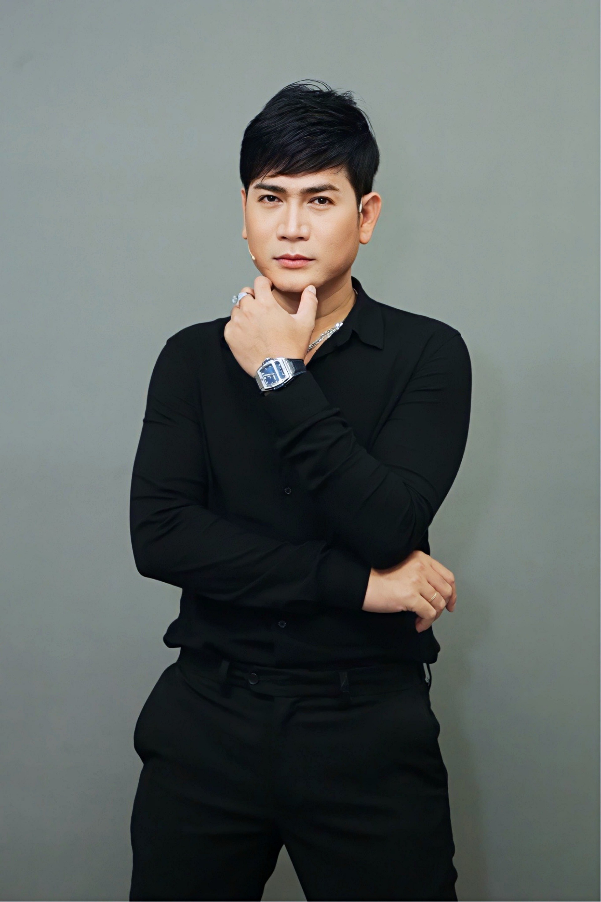 Nam ca sĩ cho biết vì lịch trình bận rộn nên cơ thể anh xuất hiện dấu hiệu kiệt sức