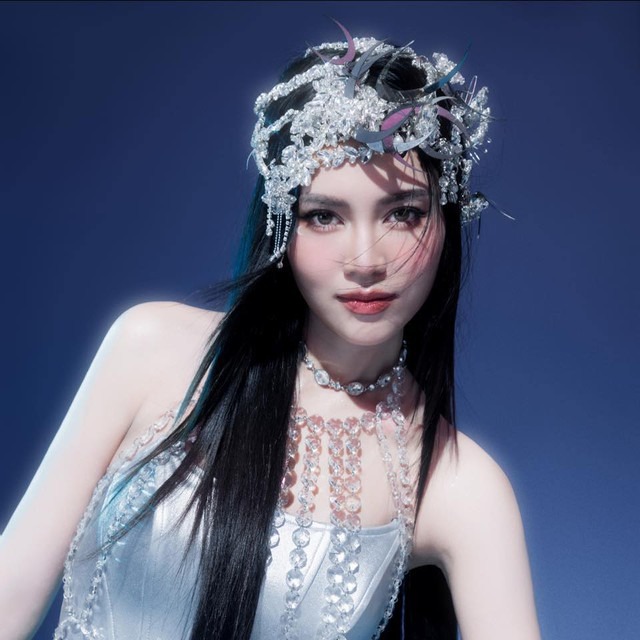 ninh-duong-lan-ngoc-ruc-rich-ve-nuoc-sau-2-tuan-du-hoc