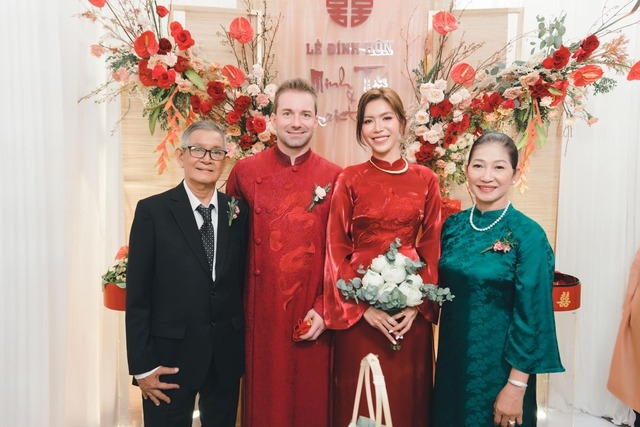 Cặp đôi đã tổ chức lễ đính hôn bí mật vào giữa 2023 để bố Minh Tú kịp nhìn con lên xe hoa