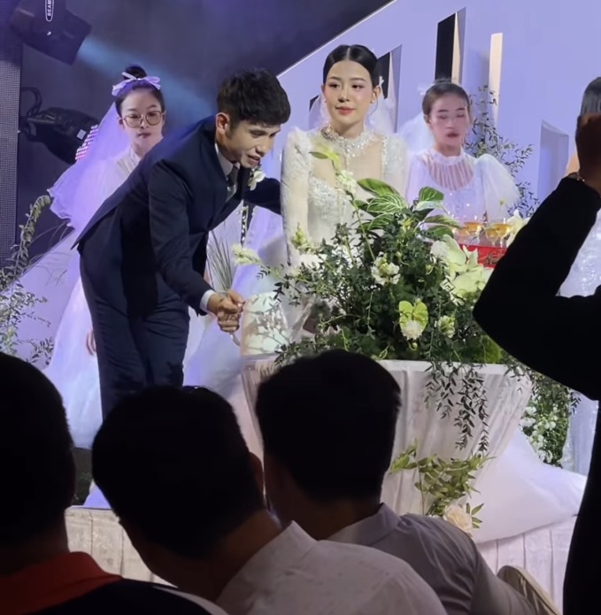 Hé lộ những hình ảnh đầu tiên trong đám cưới Hồng Duy, vợ thạc sĩ gây sốt với nhan sắc cực phẩm - ảnh 5