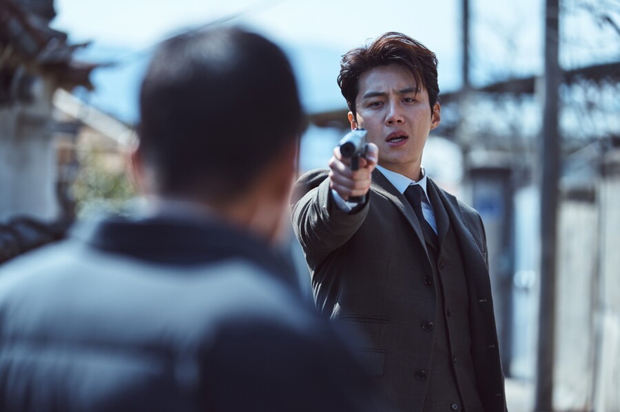 Kim Seon Ho trở lại màn ảnh với vai sát thủ lịch lãm, tấu hài duyên dáng - ảnh 3