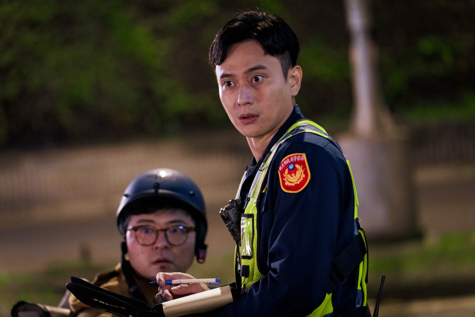 Bộ phim có 'cảnh nóng' của Hứa Quang Hán, doanh thu trăm tỷ sắp chính thức đổ bộ Netflix - ảnh 6