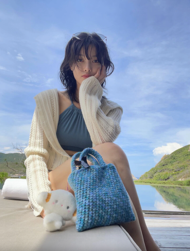 Kim Yoo Jung khoe nét ngọt ngào, dễ thương trong những khung hình chụp ở Ninh Thuận