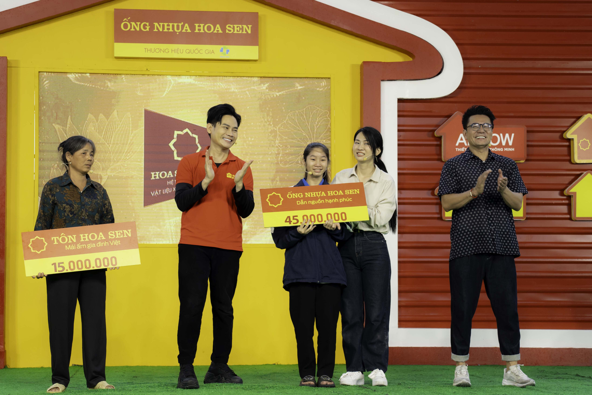 Lê Bống xúc động nhắc về tuổi thơ trong căn tập thể cũ, ngập nước thải đêm 30 Tết - ảnh 3
