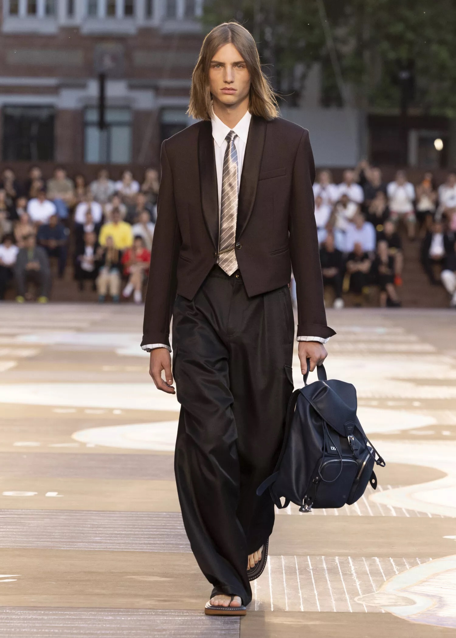 HIEUTHUHAI lần đầu góp mặt tại Paris Fashion Week trong show diễn của Louis Vuitton - ảnh 4