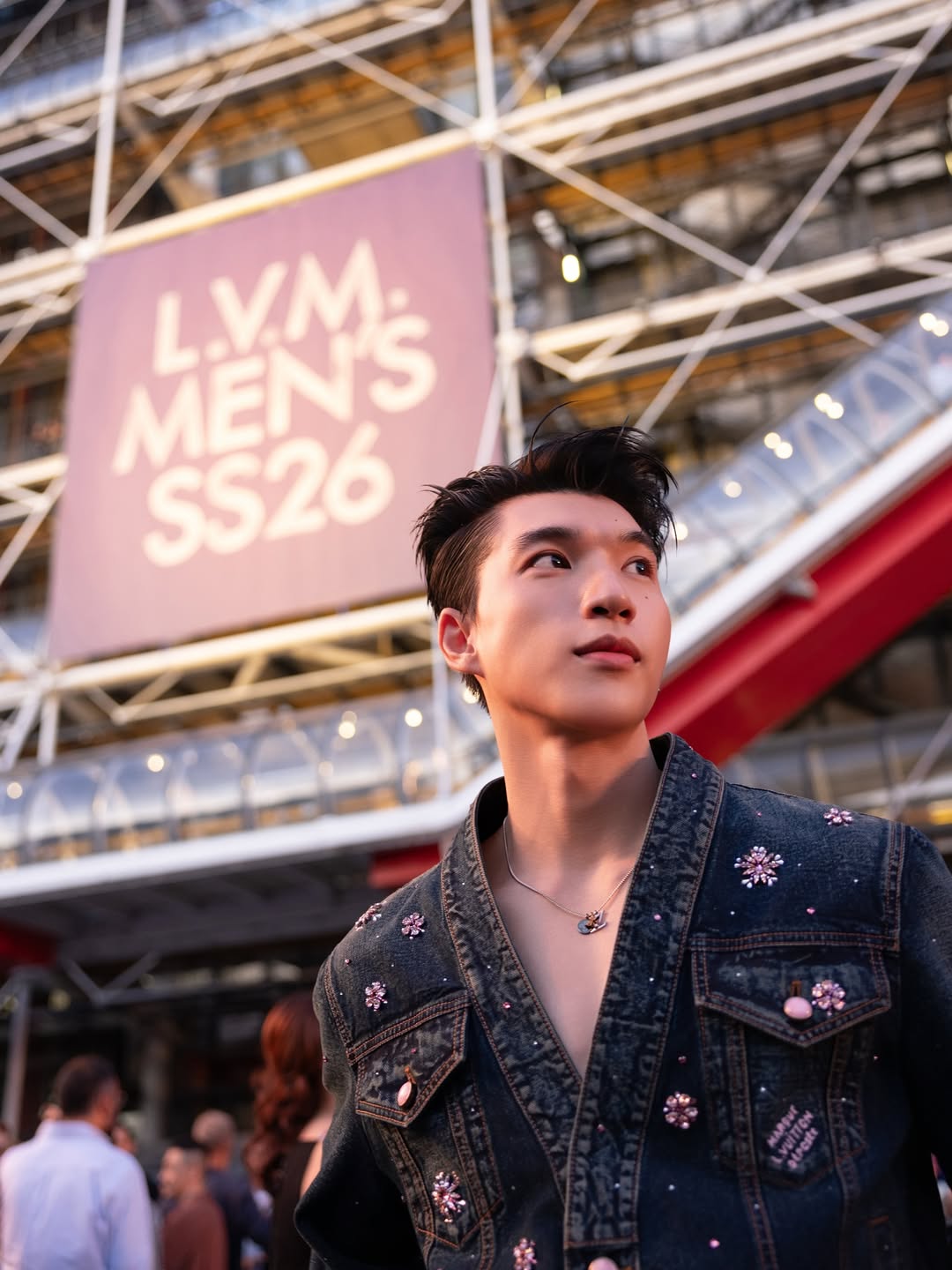 HIEUTHUHAI lần đầu góp mặt tại Paris Fashion Week trong show diễn của Louis Vuitton - ảnh 3