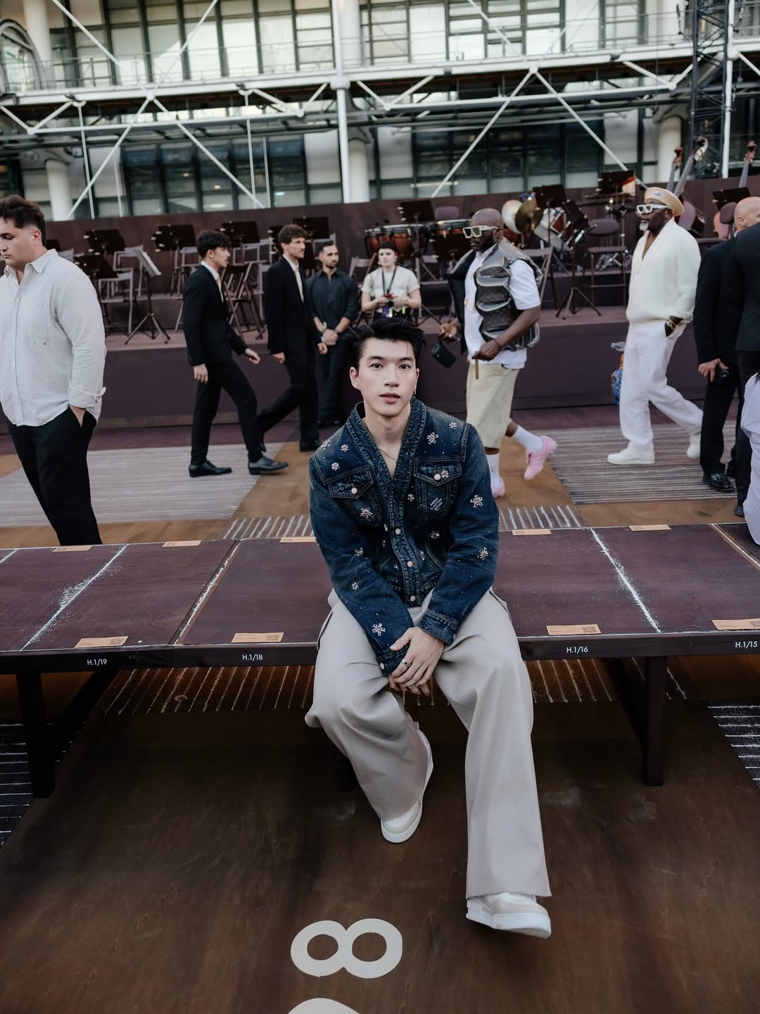 HIEUTHUHAI lần đầu góp mặt tại Paris Fashion Week trong show diễn của Louis Vuitton - ảnh 1