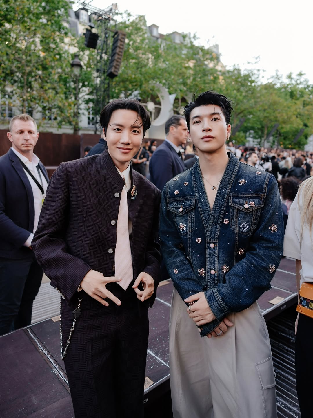 HIEUTHUHAI lần đầu góp mặt tại Paris Fashion Week trong show diễn của Louis Vuitton - ảnh 2