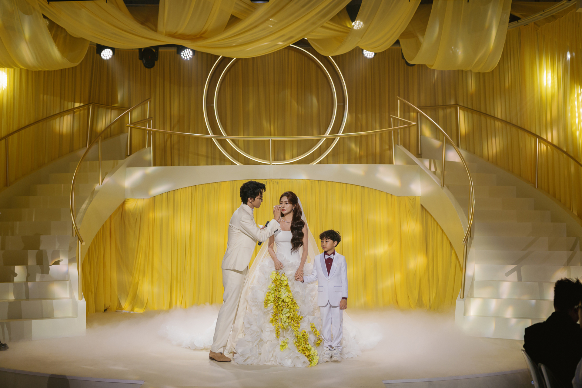 Nam Thư, Emma Nhất Khanh và dàn khách mời nổi tiếng dự đám cưới Danny - Diệp Lê - ảnh 5