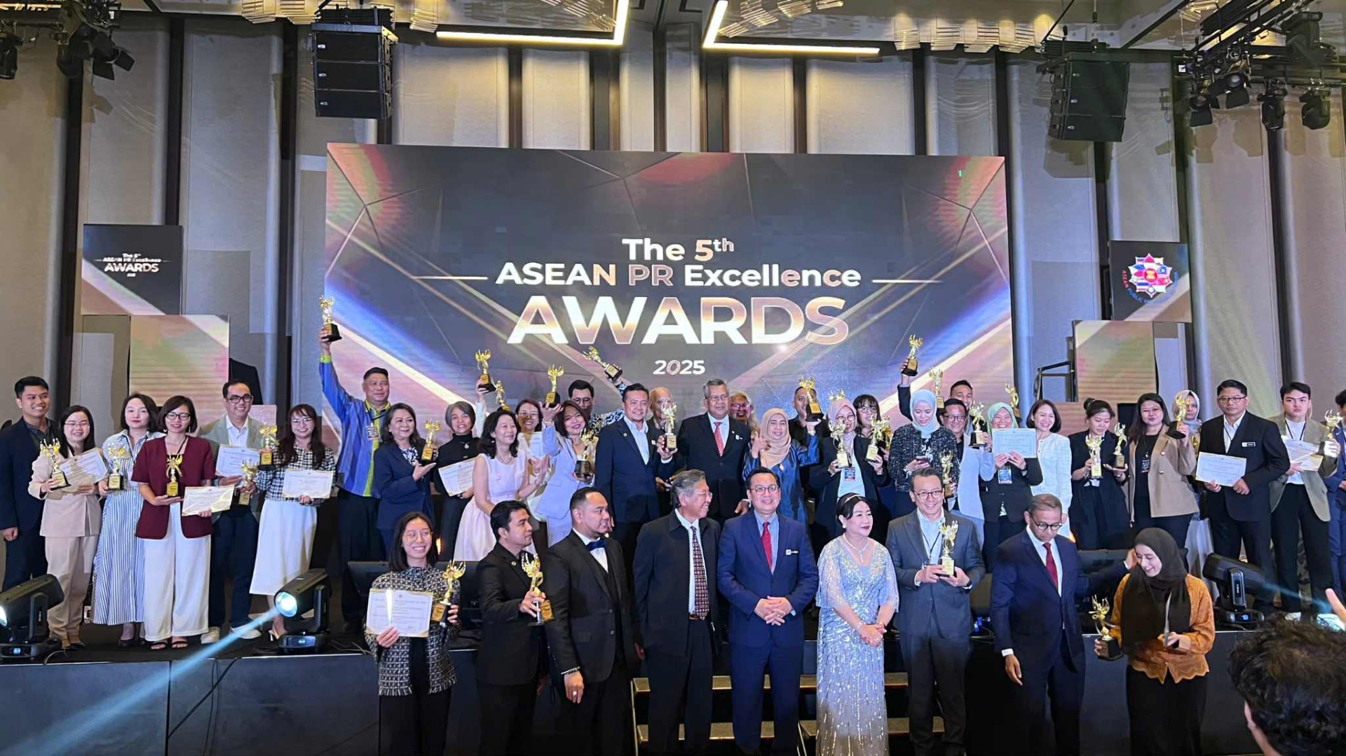 Tập đoàn YeaH1 giành chiến thắng cao nhất tại Giải thưởng PR ASEAN 2025 với Concert 'Anh Trai Vượt Ngàn Chông Gai'