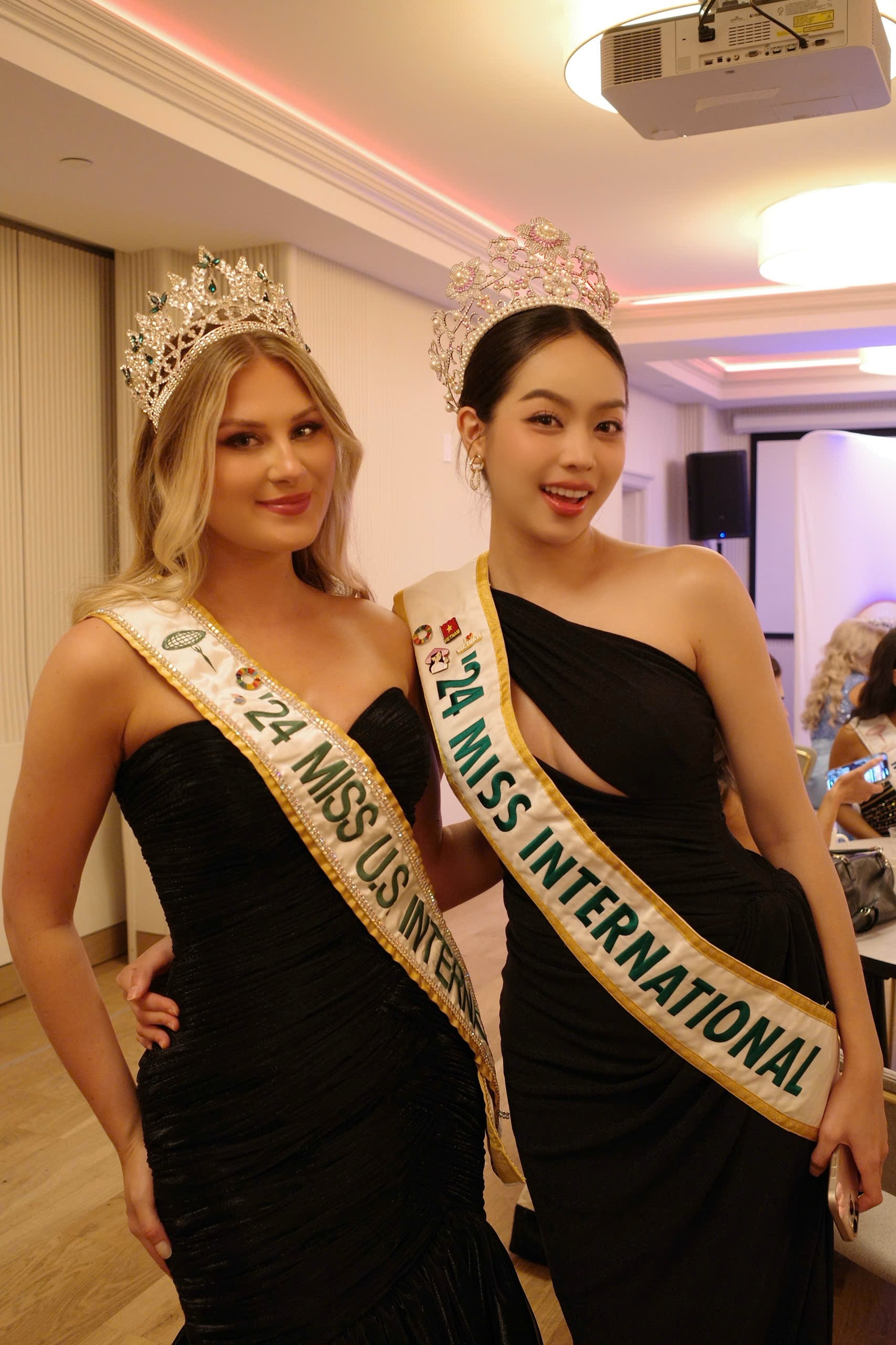 Nhan sắc ngày càng thăng hạng của Hoa hậu Thanh Thủy trong chuyến công du Mỹ - ảnh 2