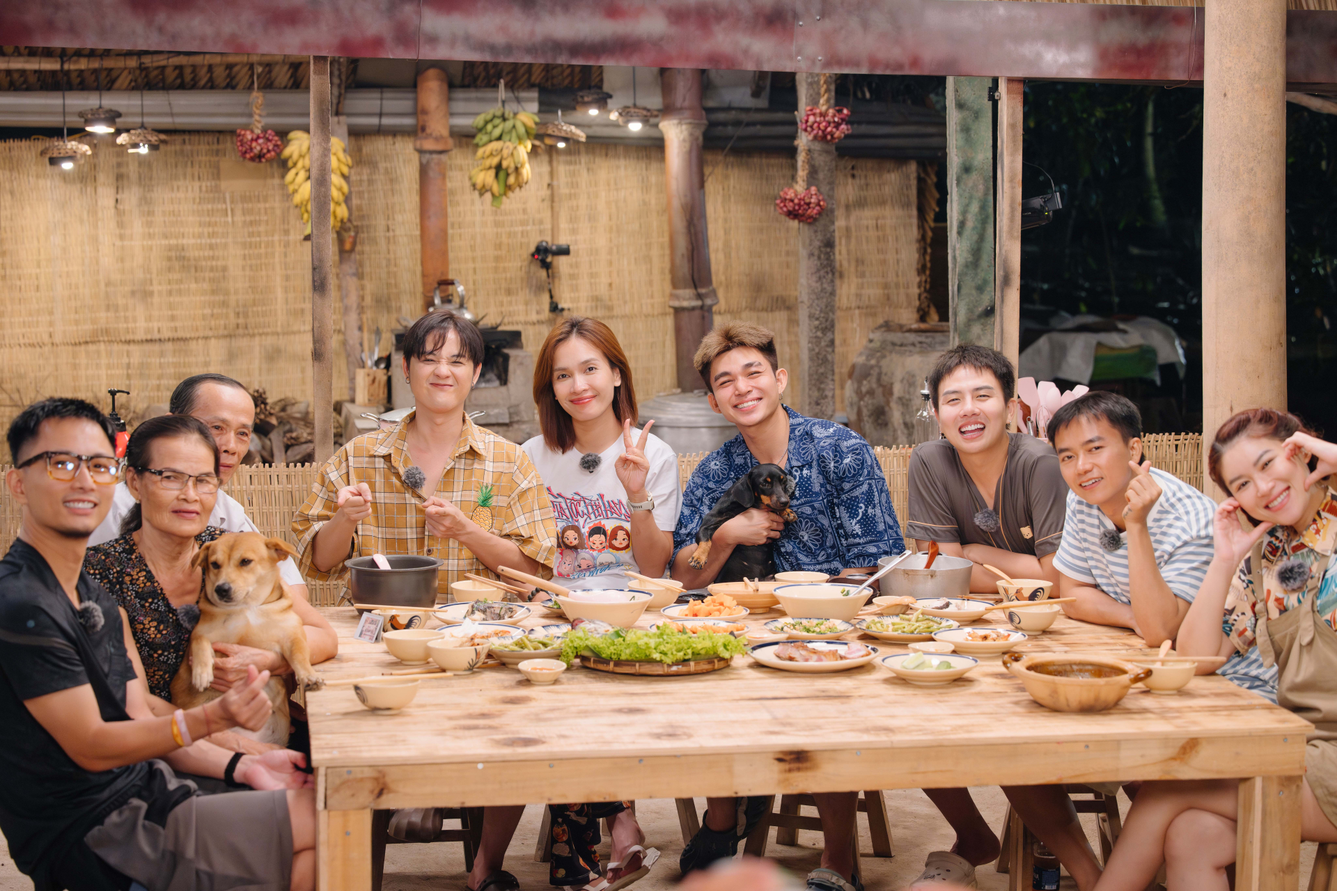'Gia Đình Haha' tập 9: Ái Phương gia nhập và những trải nghiệm đáng nhớ với nghề nuôi ong - ảnh 4