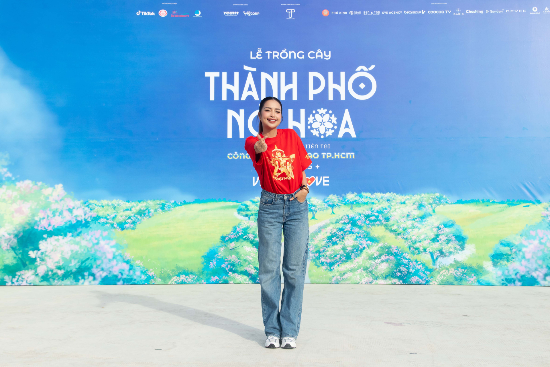 Hồ Ngọc Hà và dàn sao khoe sắc trong buổi sớm, cùng trồng cây cho “Thành phố nở hoa” - ảnh 4
