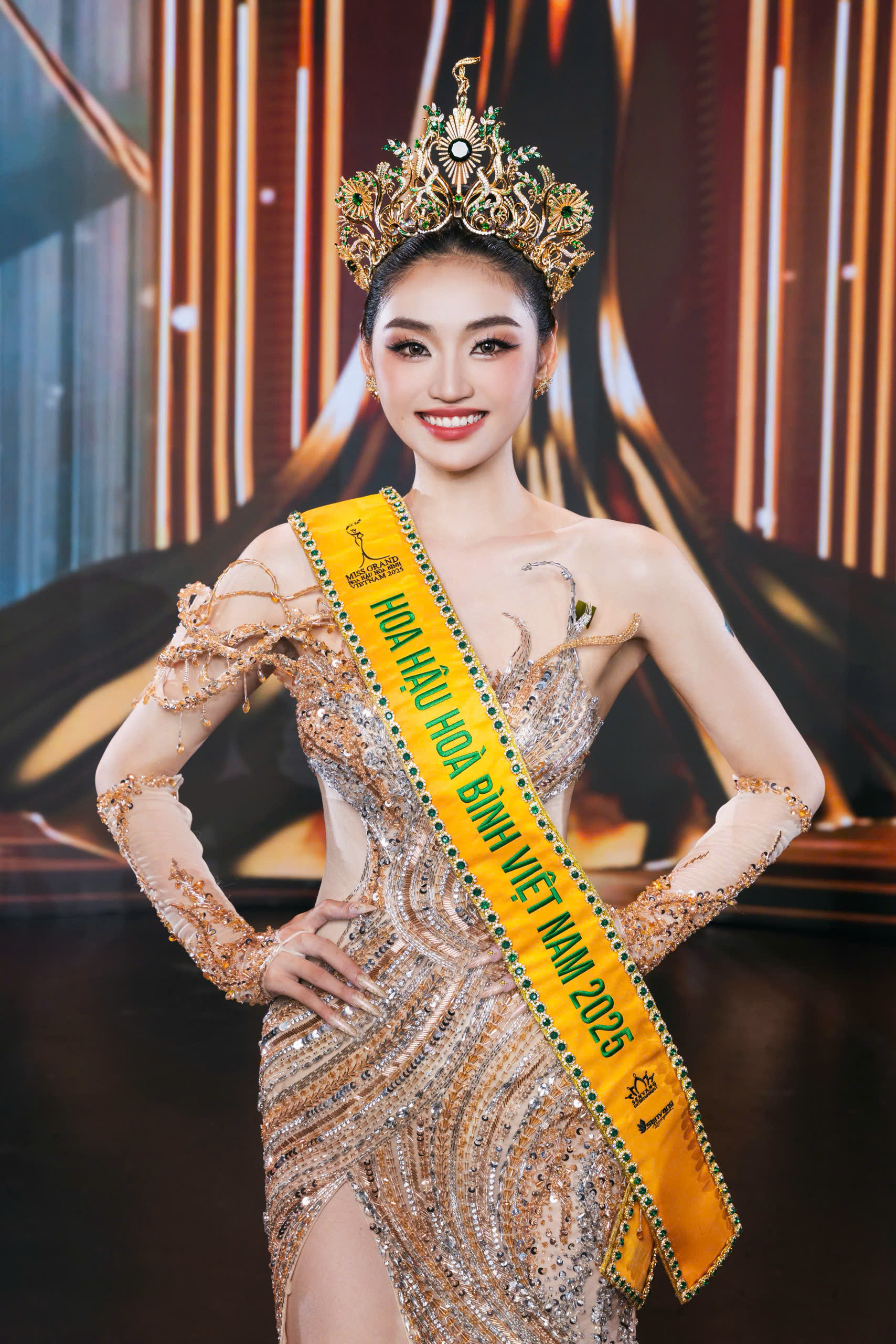 Yến Nhi sở hữu vẻ đẹp hiện đại và sự nhạy bén, thông minh trong ứng xử.
