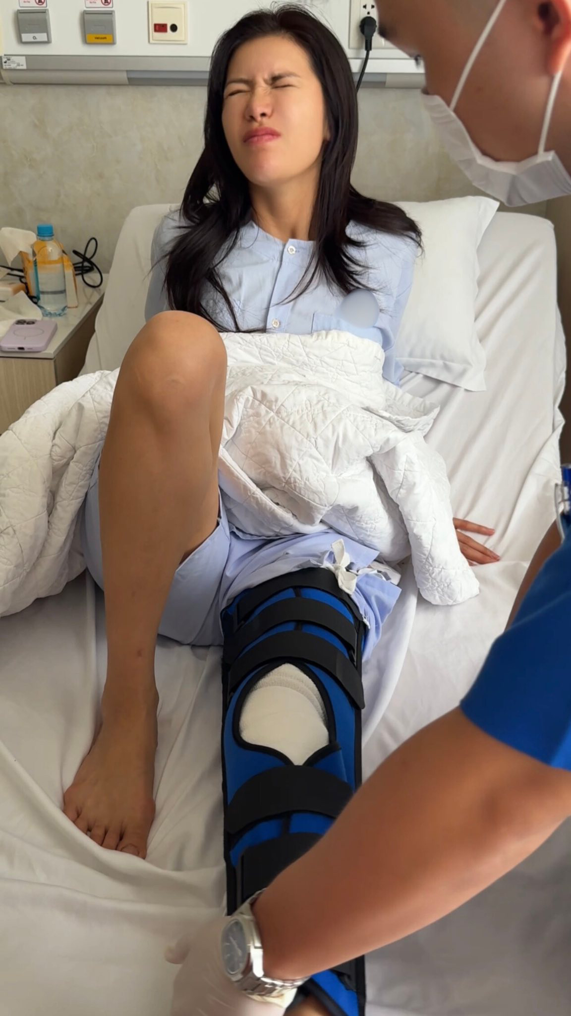 Đa chấn thương ở chân của Minh Tú sẽ ảnh hưởng đến công việc người mẫu của cô sau này.