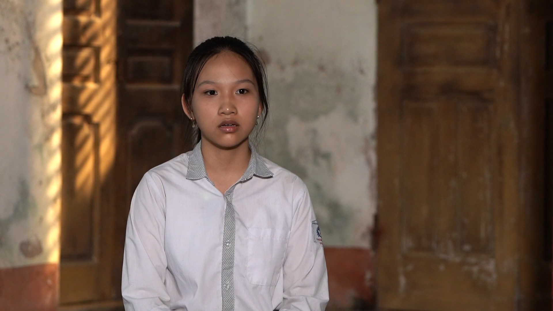 Hoa hậu Ngọc Hân, MC Hồng Phúc nghẹn ngào trước nghị lực của cô học trò có cha mẹ khuyết tật - ảnh 4